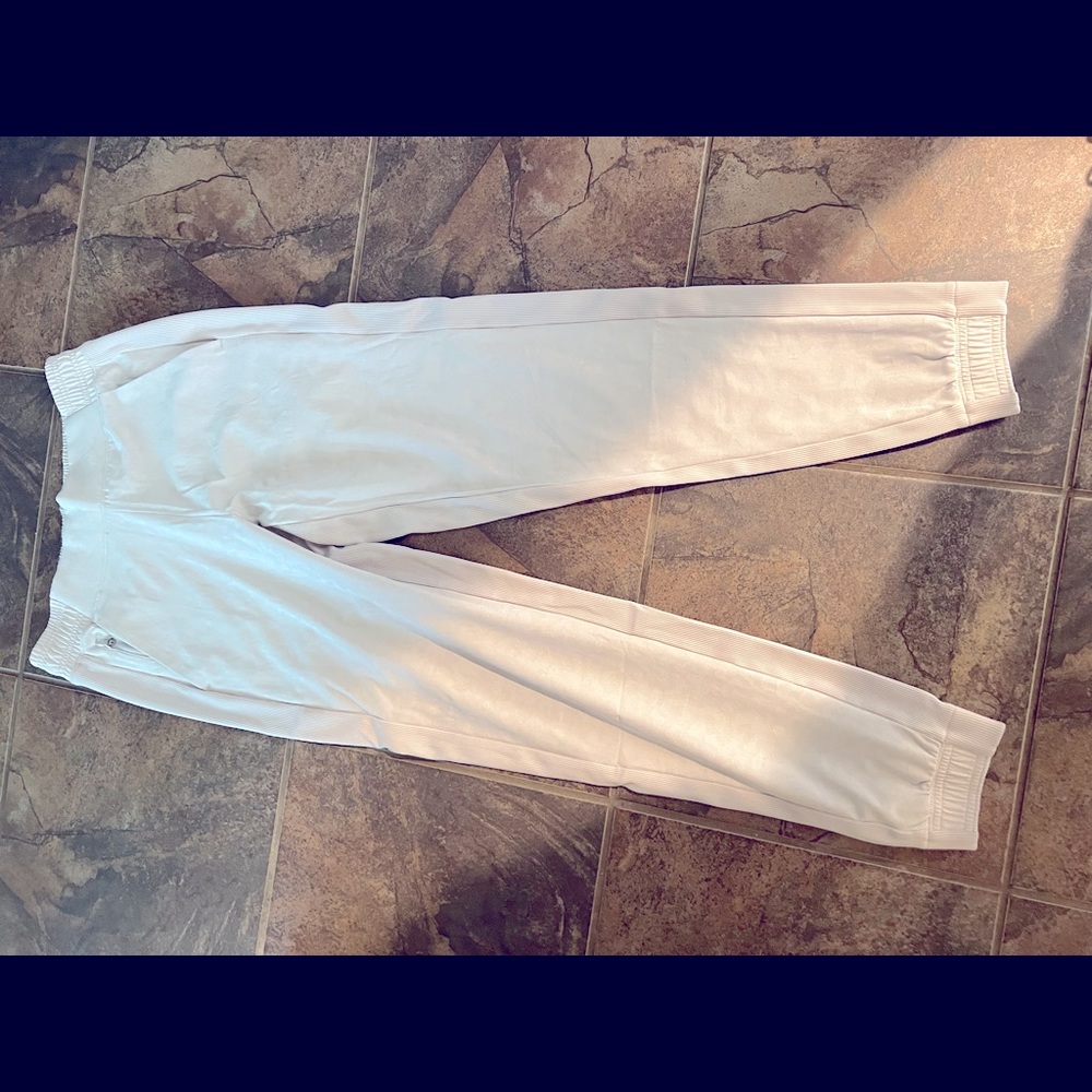 Athleta Brooklyn textured joggers size 2. Never worn. Khaki color.